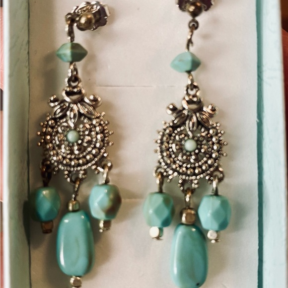 Vintage Avon NR Stamped BOHO Style Turquoise color Earrings with posts - Picture 5 of 12